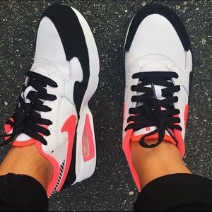 Nike Air Max ST (Women’s/Girls/Grade School)